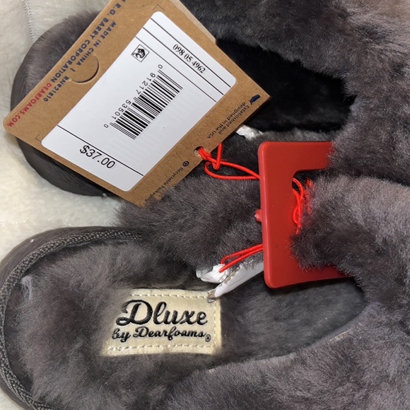 Deluxe By:Dearfoam Slippers - Picture 3 of 4